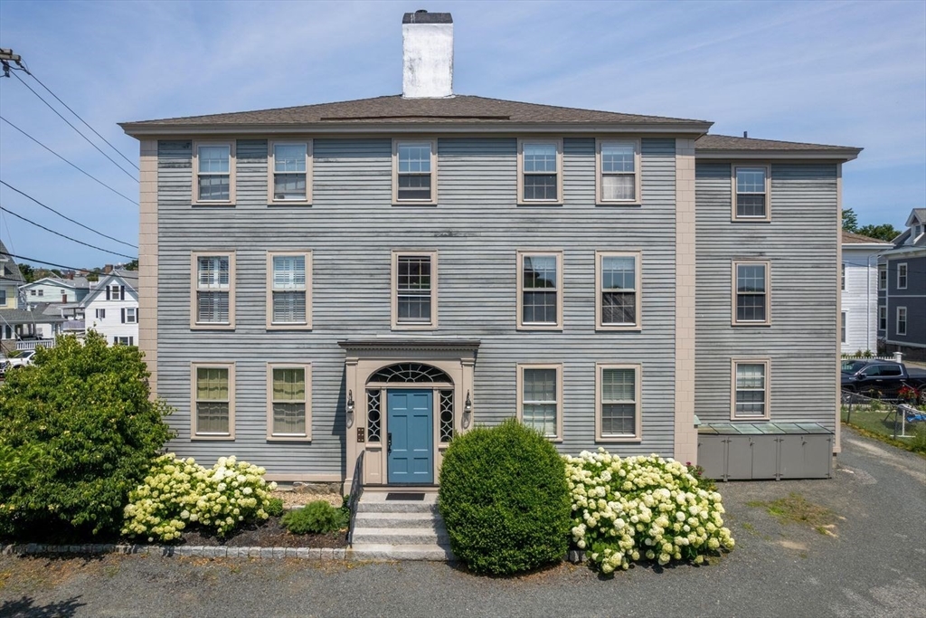 17 Washington Street, Gloucester, Massachusetts, 1 Bedroom Bedrooms, 3 Rooms Rooms,1 BathroomBathrooms,Residential,For Sale,Washington Street,73554209
