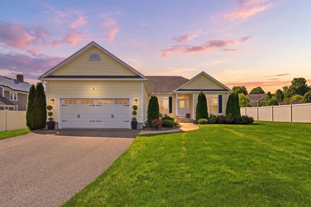 112 Farmington Cir, Agawam, Massachusetts, 3 Bedrooms Bedrooms, 7 Rooms Rooms,3 BathroomsBathrooms,Residential,For Sale,Farmington Cir,73554219
