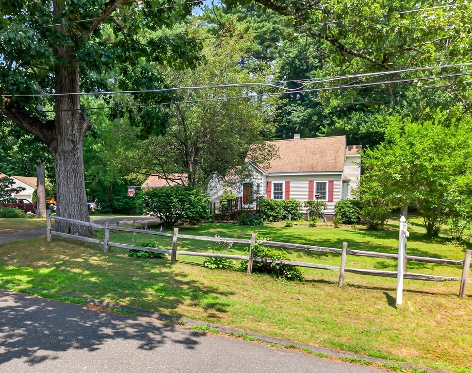 121 Poplar St, Greenfield, Massachusetts, 4 Bedrooms Bedrooms, 7 Rooms Rooms,2 BathroomsBathrooms,Residential,For Sale,Poplar St,73554215
