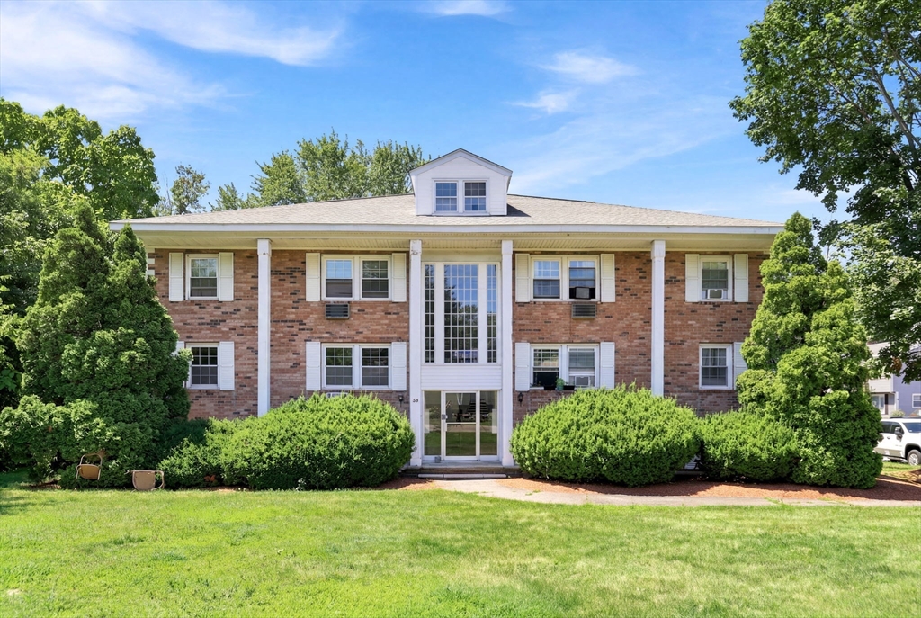 53 N Billerica Rd, Lowell, Massachusetts, 2 Bedrooms Bedrooms, 4 Rooms Rooms,1 BathroomBathrooms,Residential,For Sale,N Billerica Rd,73554227