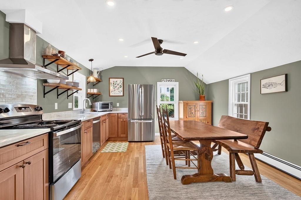 110 Broad Street, Weymouth, Massachusetts, 2 Bedrooms Bedrooms, 5 Rooms Rooms,1 BathroomBathrooms,Residential Lease,For Rent,Broad Street,73554240