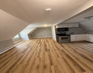 378 Center, Middleboro, Massachusetts, 2 Bedrooms Bedrooms, 3 Rooms Rooms,1 BathroomBathrooms,Residential Lease,For Rent,Center,73554255