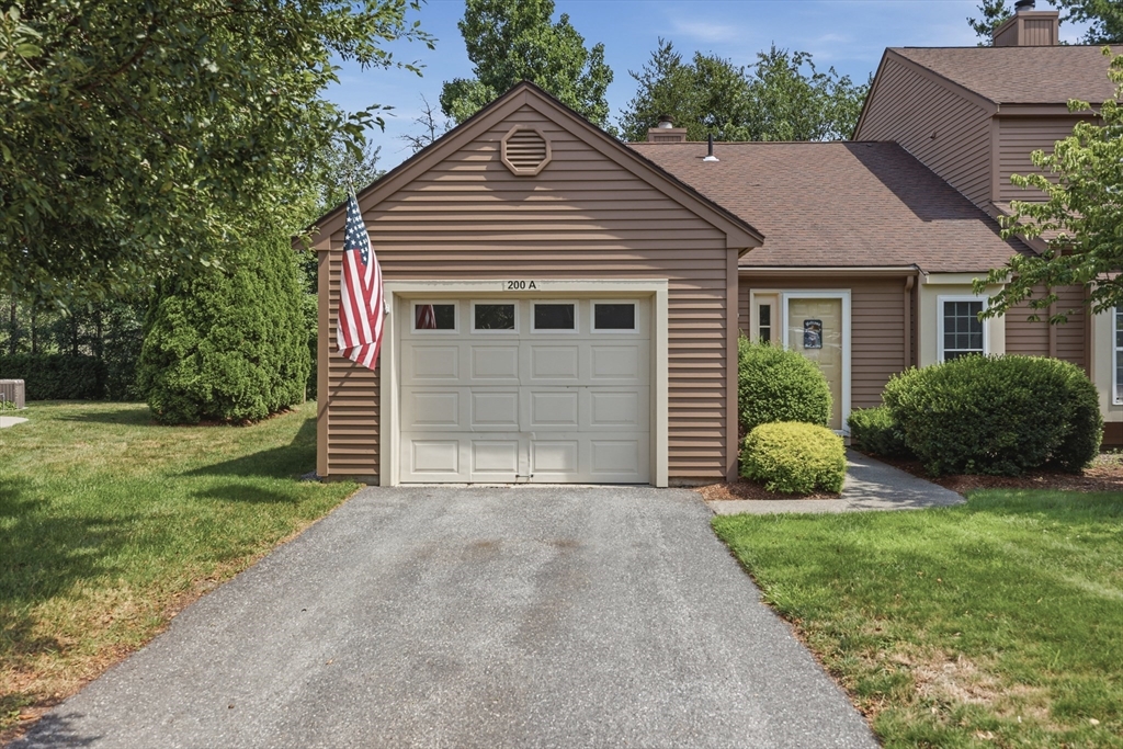 200 Ridgefield Circle, Clinton, Massachusetts, 2 Bedrooms Bedrooms, 4 Rooms Rooms,1 BathroomBathrooms,Residential,For Sale,Ridgefield Circle,73554279