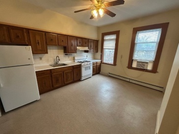 122-A Spring Street, Cambridge, Massachusetts, 2 Bedrooms Bedrooms, 4 Rooms Rooms,1 BathroomBathrooms,Residential Lease,For Rent,Spring Street,73554292