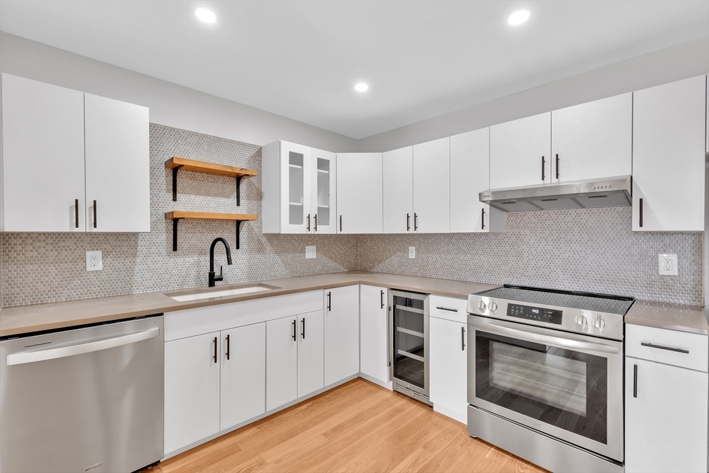 24 Corey Street, Everett, Massachusetts, 2 Bedrooms Bedrooms, 4 Rooms Rooms,2 BathroomsBathrooms,Residential Lease,For Rent,Corey Street,73554289