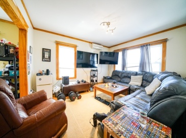 59 Court, Medford, Massachusetts, 3 Bedrooms Bedrooms, 8 Rooms Rooms,1.5 BathroomsBathrooms,Residential Lease,For Rent,Court,73554363