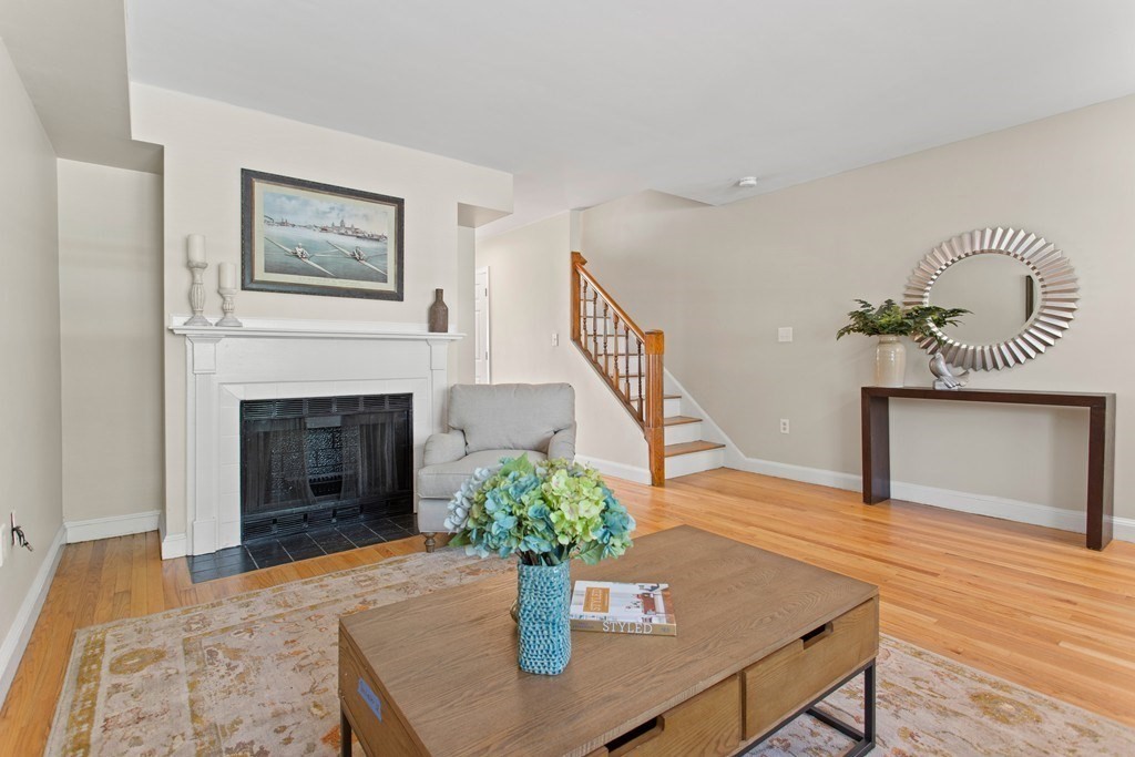 111 Alban Street, Boston, Massachusetts, 3 Bedrooms Bedrooms, 6 Rooms Rooms,2.5 BathroomsBathrooms,Residential Lease,For Rent,Alban Street,73554379