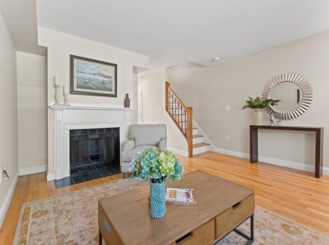 111 Alban Street, Boston, Massachusetts, 3 Bedrooms Bedrooms, 6 Rooms Rooms,2.5 BathroomsBathrooms,Residential Lease,For Rent,Alban Street,73554379
