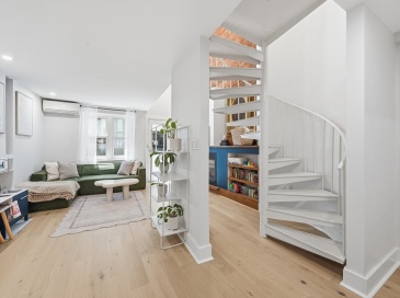 15 Cazenove St, Boston, Massachusetts, 2 Bedrooms Bedrooms, 4 Rooms Rooms,2 BathroomsBathrooms,Residential,For Sale,Cazenove St,73540412