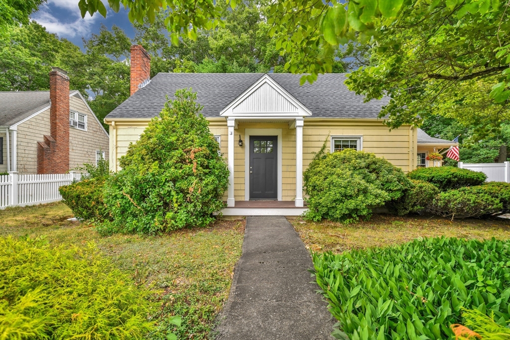 18 Louise Street, Canton, Massachusetts, 3 Bedrooms Bedrooms, 6 Rooms Rooms,1.5 BathroomsBathrooms,Residential,For Sale,Louise Street,73554388