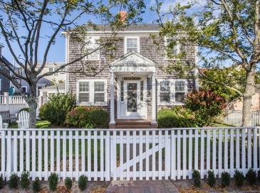 7 N Beach St, Nantucket, Massachusetts, 4 Bedrooms Bedrooms, 8 Rooms Rooms,3.5 BathroomsBathrooms,Residential Lease,For Rent,N Beach St,73554222