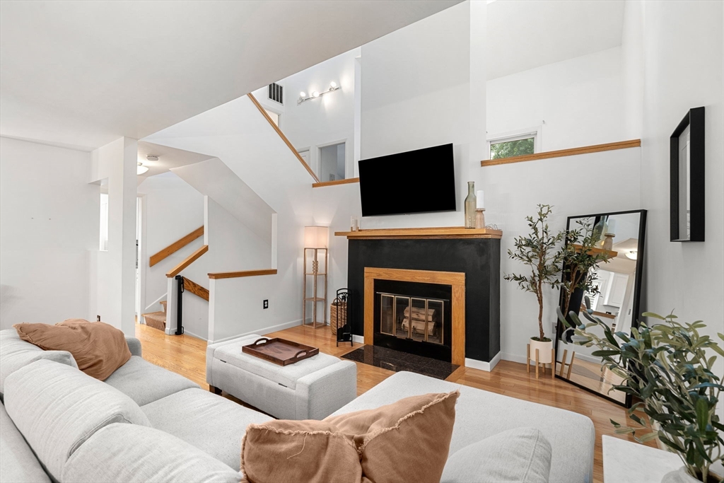 406 Pine Brook Dr, Peabody, Massachusetts, 3 Bedrooms Bedrooms, 6 Rooms Rooms,2.5 BathroomsBathrooms,Residential,For Sale,Pine Brook Dr,73554391