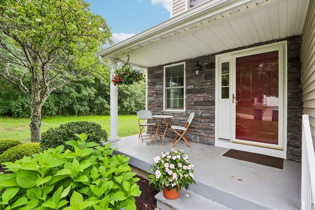 36 Fox Run Rd, Blackstone, Massachusetts, 2 Bedrooms Bedrooms, 5 Rooms Rooms,2 BathroomsBathrooms,Residential,For Sale,Fox Run Rd,73554390