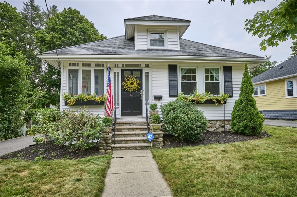 41 Lynde Ave, Melrose, Massachusetts, 2 Bedrooms Bedrooms, 5 Rooms Rooms,2 BathroomsBathrooms,Residential Lease,For Rent,Lynde Ave,73554401