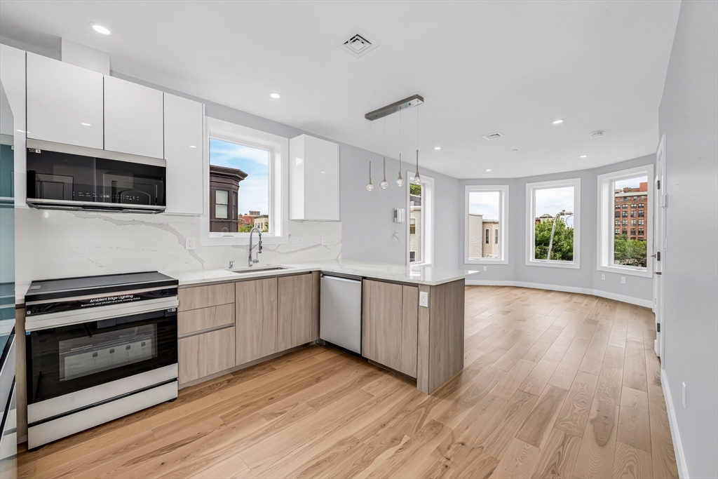 181 Maverick, Boston, Massachusetts, 2 Bedrooms Bedrooms, 6 Rooms Rooms,2 BathroomsBathrooms,Residential,For Sale,Maverick,73554407