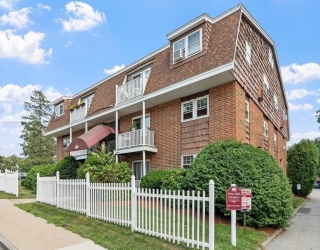 242 Mount Vernon St, Lawrence, Massachusetts, 2 Bedrooms Bedrooms, 4 Rooms Rooms,1 BathroomBathrooms,Residential,For Sale,Mount Vernon St,73554285