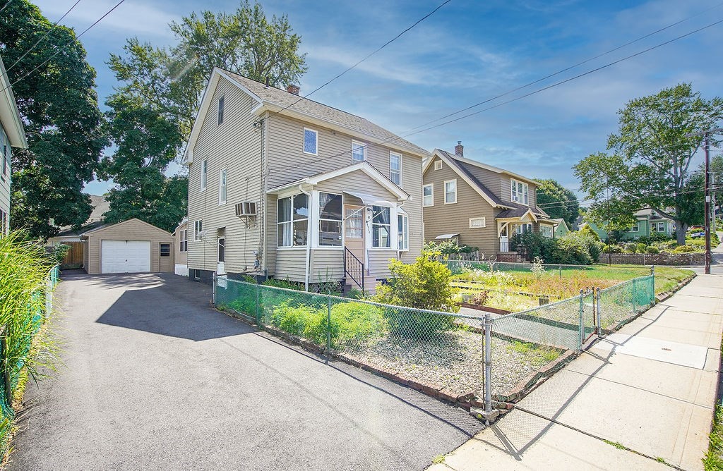 64 Ridgewood Avenue, Holyoke, Massachusetts, 4 Bedrooms Bedrooms, 6 Rooms Rooms,1 BathroomBathrooms,Residential,For Sale,Ridgewood Avenue,73554424