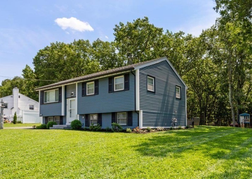43 Newport Drive, Westford, Massachusetts, 3 Bedrooms Bedrooms, 8 Rooms Rooms,2 BathroomsBathrooms,Residential,For Sale,Newport Drive,73554439