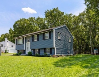 43 Newport Drive, Westford, Massachusetts, 3 Bedrooms Bedrooms, 8 Rooms Rooms,2 BathroomsBathrooms,Residential,For Sale,Newport Drive,73554439