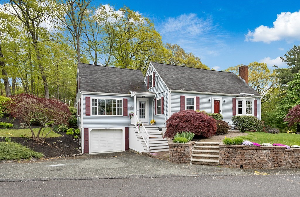 13 Meadowview Road, Foxboro, Massachusetts, 3 Bedrooms Bedrooms, 9 Rooms Rooms,2 BathroomsBathrooms,Residential,For Sale,Meadowview Road,73507673