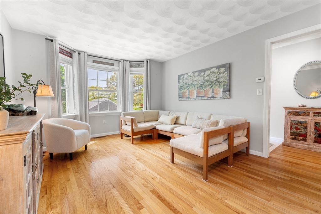 10 Riverview Way, Gloucester, Massachusetts, 2 Bedrooms Bedrooms, 6 Rooms Rooms,2 BathroomsBathrooms,Residential,For Sale,Riverview Way,73521324