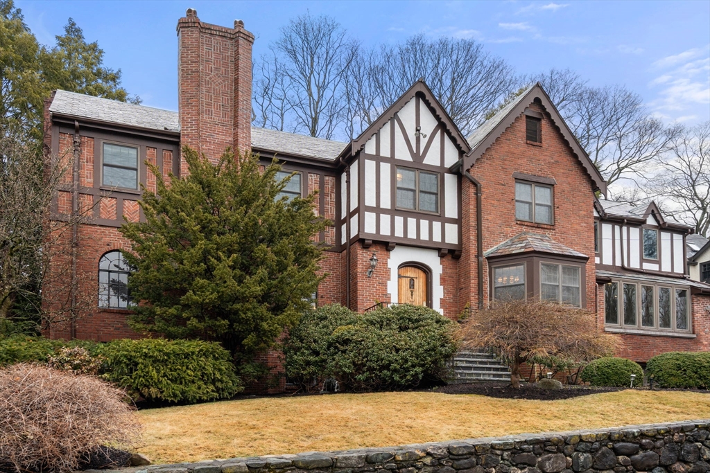 17 Lancaster Rd, Newton, Massachusetts, 5 Bedrooms Bedrooms, 11 Rooms Rooms,4.5 BathroomsBathrooms,Residential,For Sale,Lancaster Rd,73488572