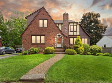 9 Mayfield Rd, Belmont, Massachusetts, 3 Bedrooms Bedrooms, 7 Rooms Rooms,1.5 BathroomsBathrooms,Residential,For Sale,Mayfield Rd,73534169 9 Mayfield Rd, Belmont, Massachusetts, 3 Bedrooms Bedrooms, 7 Rooms Rooms,1.5 BathroomsBathrooms,Residential,For Sale,Mayfield Rd,73534169