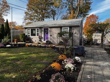 211 Lake Shore Dr, Weymouth, Massachusetts, 2 Bedrooms Bedrooms, 4 Rooms Rooms,1 BathroomBathrooms,Residential,For Sale,Lake Shore Dr,73460031