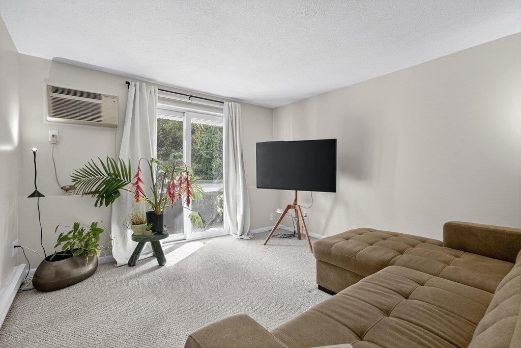 200 Manning Street, Hudson, Massachusetts, 1 Bedroom Bedrooms, 4 Rooms Rooms,1 BathroomBathrooms,Residential Lease,For Rent,Manning Street,73554315