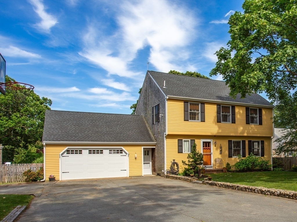 1 Ocean Dr, Mattapoisett, Massachusetts, 4 Bedrooms Bedrooms, 7 Rooms Rooms,2 BathroomsBathrooms,Residential,For Sale,Ocean Dr,73537972