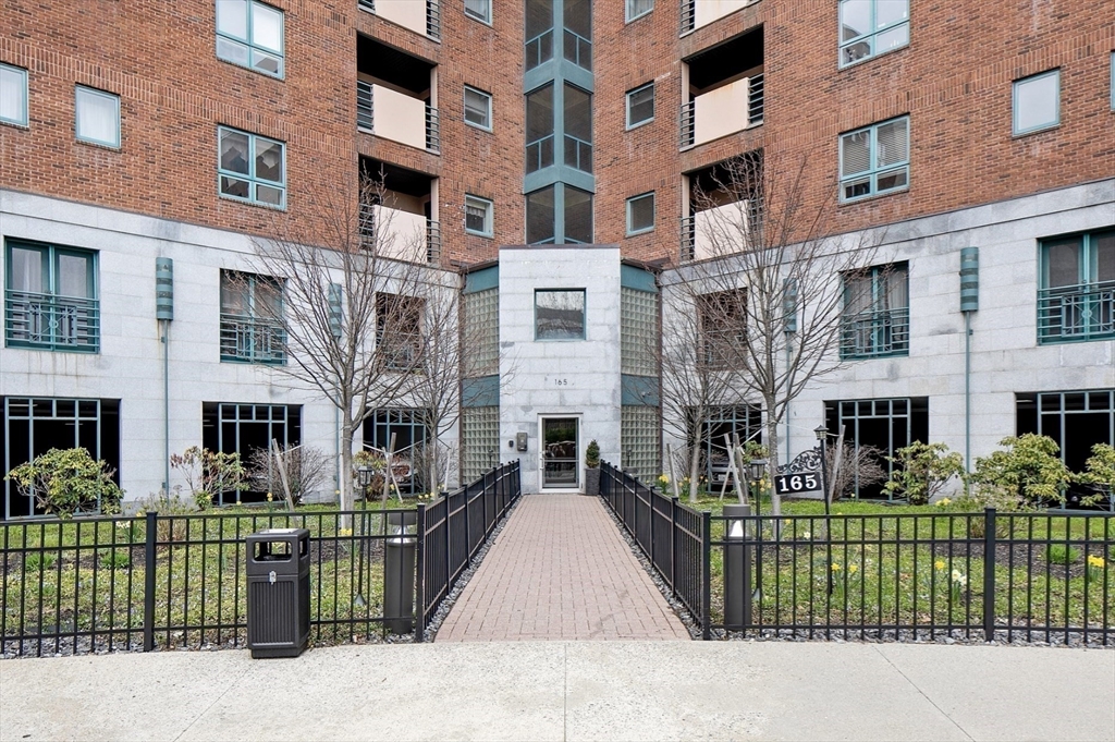 165 Cottage St, Chelsea, Massachusetts, 2 Bedrooms Bedrooms, 4 Rooms Rooms,1.5 BathroomsBathrooms,Residential Lease,For Rent,Cottage St,73554510