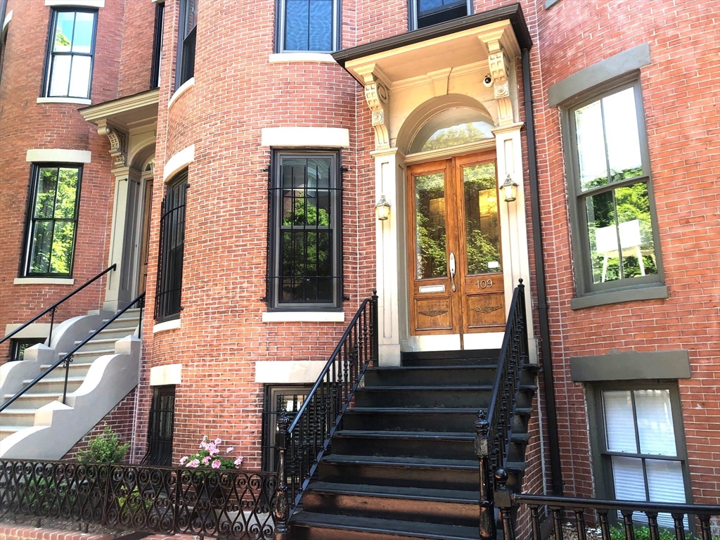 109 Pembroke St, Boston, Massachusetts, 1 Bedroom Bedrooms, 3 Rooms Rooms,1 BathroomBathrooms,Residential Lease,For Rent,Pembroke St,73554520