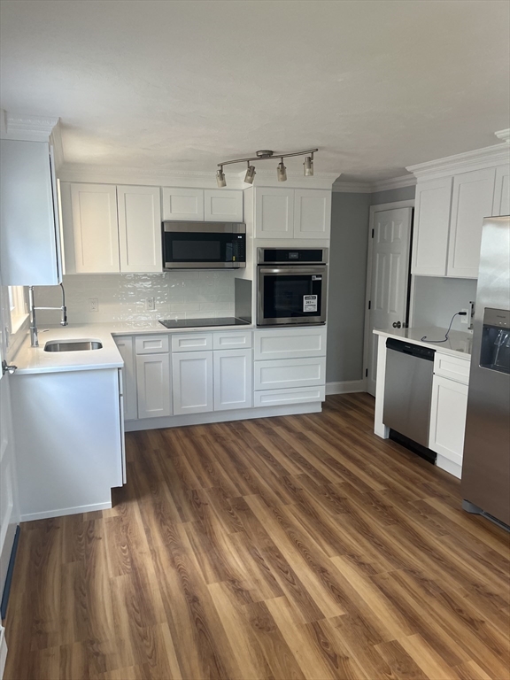 10 Starbird, Boston, Massachusetts, 2 Bedrooms Bedrooms, 5 Rooms Rooms,2 BathroomsBathrooms,Residential Lease,For Rent,Starbird,73519898
