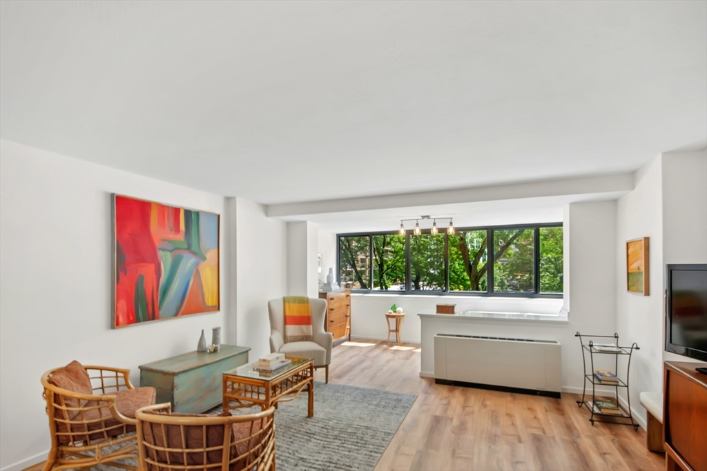 6 Whittier Pl, Boston, Massachusetts, 2 Rooms Rooms,1 BathroomBathrooms,Residential,For Sale,Whittier Pl,73554525