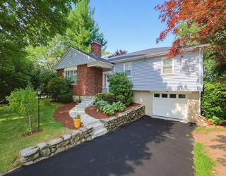 18 Fletcher St, Worcester, Massachusetts, 3 Bedrooms Bedrooms, 7 Rooms Rooms,2 BathroomsBathrooms,Residential,For Sale,Fletcher St,73554417