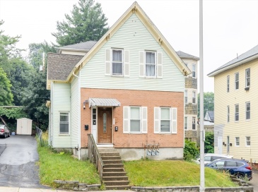 124 Belmont St, Worcester, Massachusetts, 4 Bedrooms Bedrooms, 10 Rooms Rooms,2 BathroomsBathrooms,Residential Income,For Sale,Belmont St,73554469