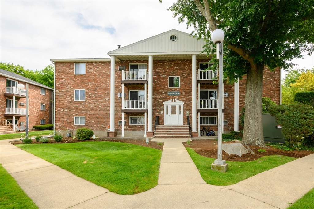 1801 Ocean Street, Marshfield, Massachusetts, 2 Bedrooms Bedrooms, 4 Rooms Rooms,1 BathroomBathrooms,Residential,For Sale,Ocean Street,73554471