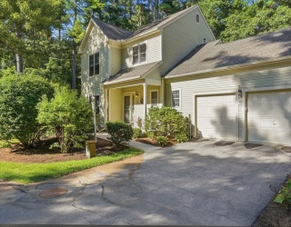 12 Chestnut Ln, Bedford, Massachusetts, 2 Bedrooms Bedrooms, 6 Rooms Rooms,2.5 BathroomsBathrooms,Residential,For Sale,Chestnut Ln,73554346