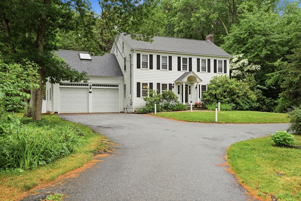 44 Old Meeting House Ln, Norwell, Massachusetts, 4 Bedrooms Bedrooms, 8 Rooms Rooms,2.5 BathroomsBathrooms,Residential,For Sale,Old Meeting House Ln,73542051