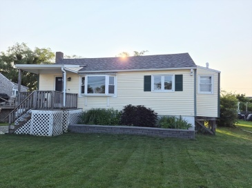 20 Johnson Terrace, Marshfield, Massachusetts, 2 Bedrooms Bedrooms, 5 Rooms Rooms,1 BathroomBathrooms,Residential Lease,For Rent,Johnson Terrace,73554523