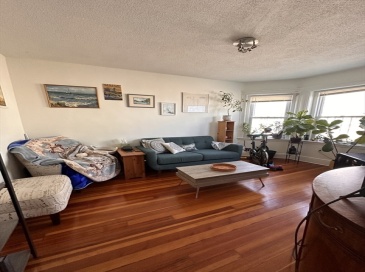 4-A Weld Ave, Boston, Massachusetts, 2 Bedrooms Bedrooms, 3 Rooms Rooms,1 BathroomBathrooms,Residential Lease,For Rent,Weld Ave,73554480