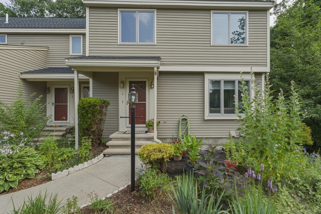 1 Tulip Circle, Haverhill, Massachusetts, 2 Bedrooms Bedrooms, 6 Rooms Rooms,2.5 BathroomsBathrooms,Residential,For Sale,Tulip Circle,73554490