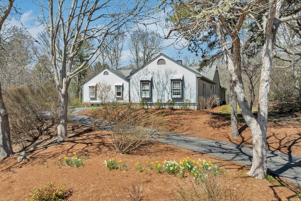 52 Clubhouse Dr, Bourne, Massachusetts, 4 Bedrooms Bedrooms, 11 Rooms Rooms,3.5 BathroomsBathrooms,Residential,For Sale,Clubhouse Dr,73554502