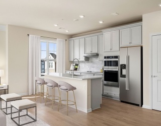 2 Stratton Drive, Woburn, Massachusetts, 2 Bedrooms Bedrooms, 5 Rooms Rooms,2 BathroomsBathrooms,Residential,For Sale,Stratton Drive,73554245