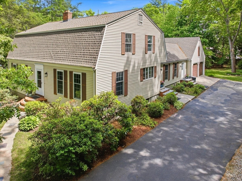 246 Cross Street, Bridgewater, Massachusetts, 5 Bedrooms Bedrooms, 10 Rooms Rooms,3 BathroomsBathrooms,Residential,For Sale,Cross Street,73554311