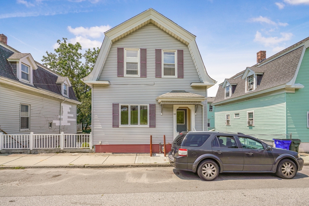 104 School, Fall River, Massachusetts, 4 Bedrooms Bedrooms, 6 Rooms Rooms,1 BathroomBathrooms,Residential,For Sale,School,73554332