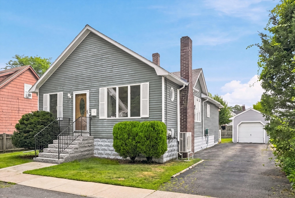 32 Glendale Ave, Peabody, Massachusetts, 2 Bedrooms Bedrooms, 6 Rooms Rooms,1 BathroomBathrooms,Residential,For Sale,Glendale Ave,73554326