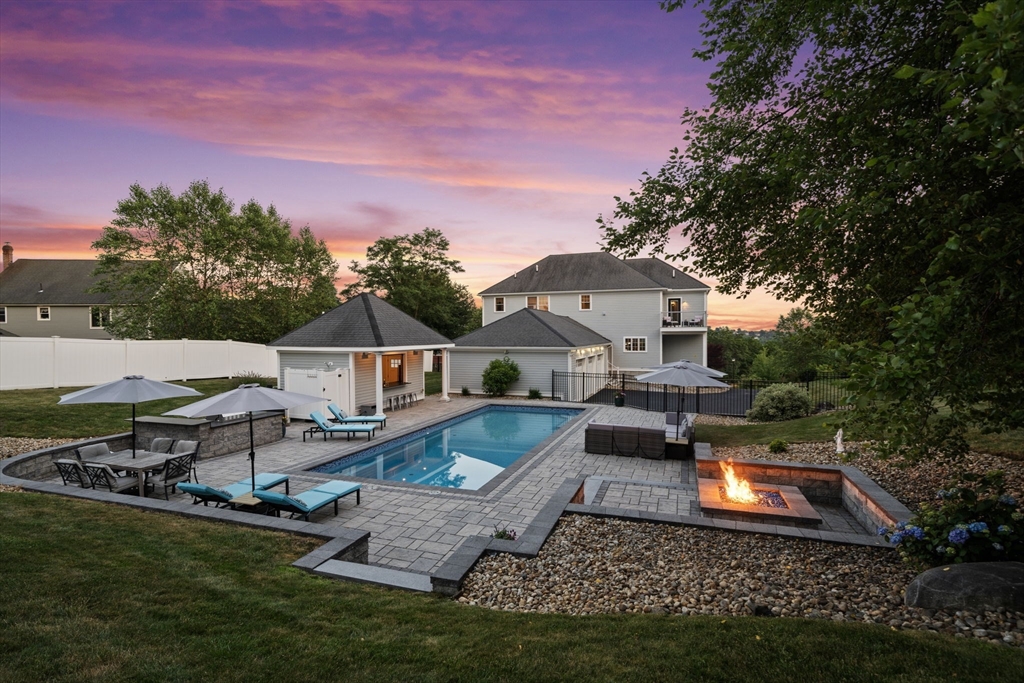 7 Bridle Spur Ln, Danvers, Massachusetts, 5 Bedrooms Bedrooms, 9 Rooms Rooms,4 BathroomsBathrooms,Residential,For Sale,Bridle Spur Ln,73554481