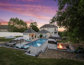 7 Bridle Spur Ln, Danvers, Massachusetts, 5 Bedrooms Bedrooms, 9 Rooms Rooms,4 BathroomsBathrooms,Residential,For Sale,Bridle Spur Ln,73554481