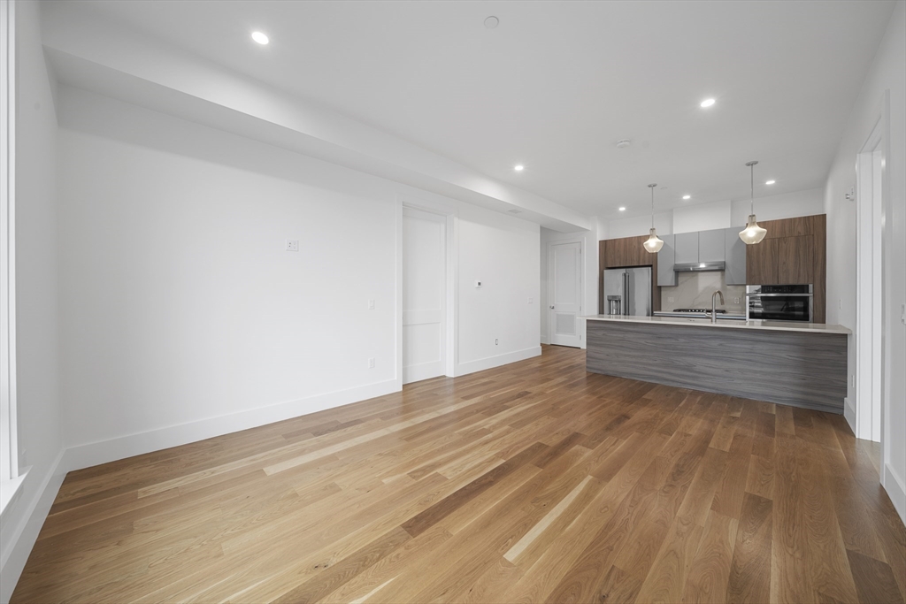 218 Old Colony Avenue, Boston, Massachusetts, 2 Bedrooms Bedrooms, 4 Rooms Rooms,2 BathroomsBathrooms,Residential Lease,For Rent,Old Colony Avenue,73554567